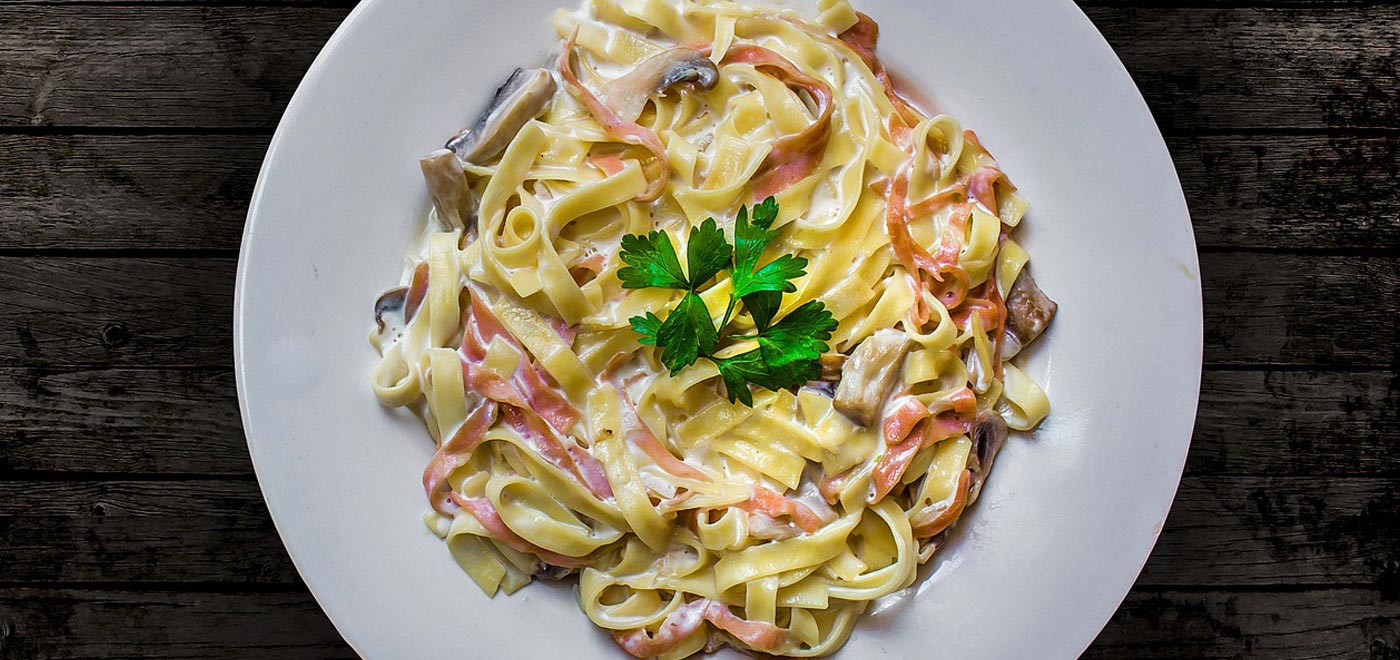 un bel piatto di pasta alla carbonara 