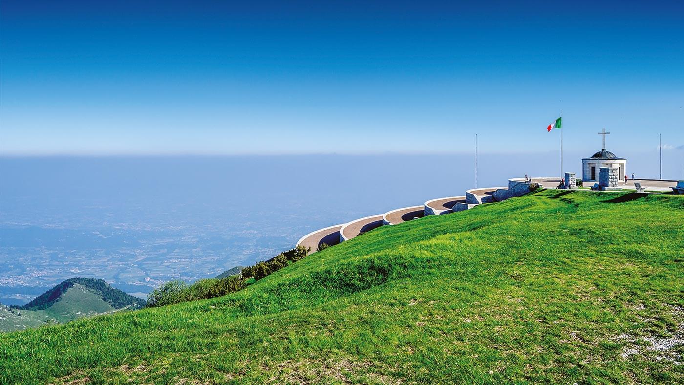 sacrario monte grappa in primavera estate